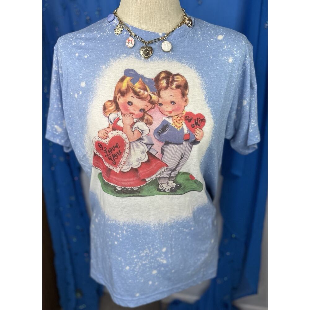 Vintage Style Valentine Couple Bleached Tee Size Large